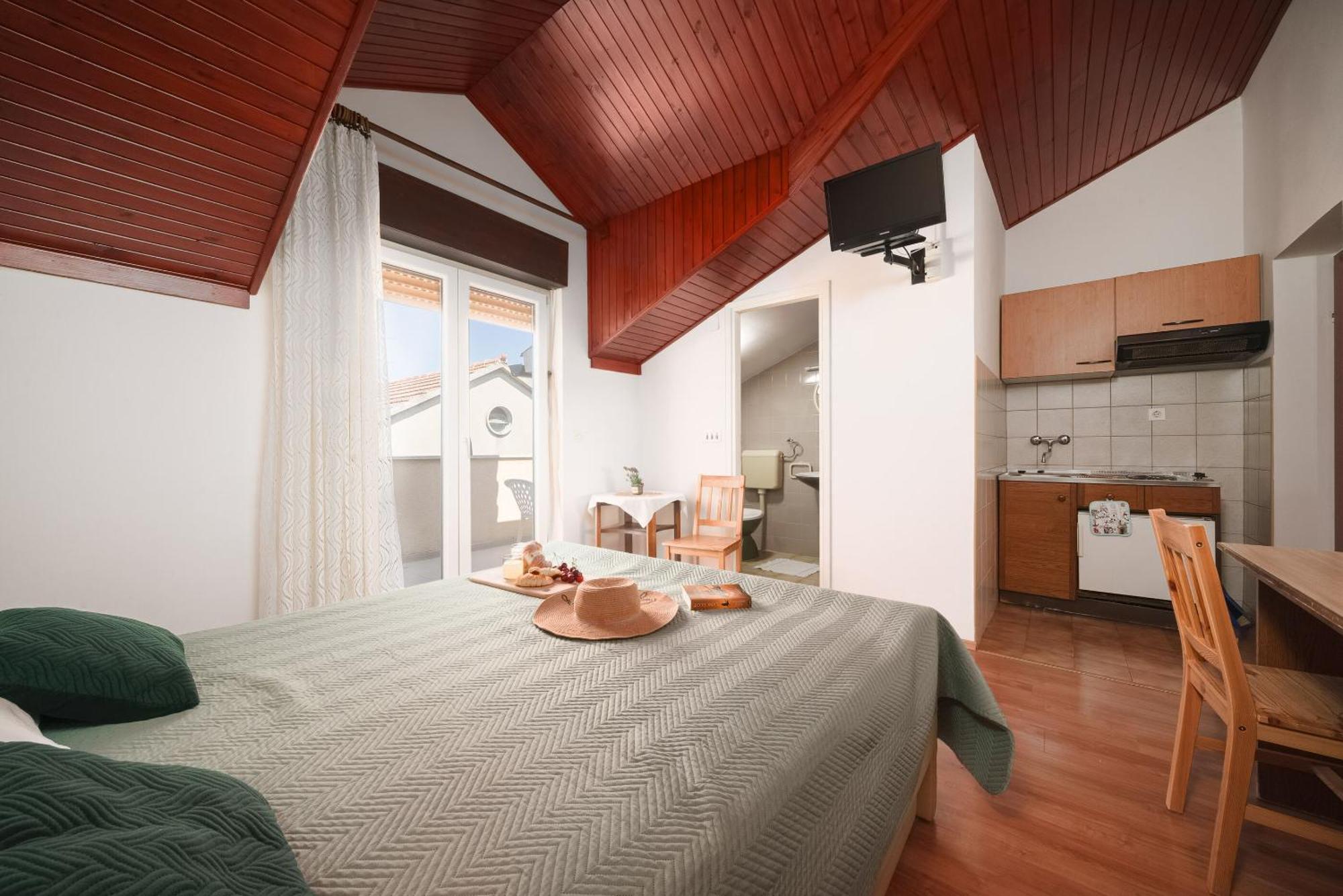 Apartment And Rooms Mrkovic ヴォディツェ エクステリア 写真