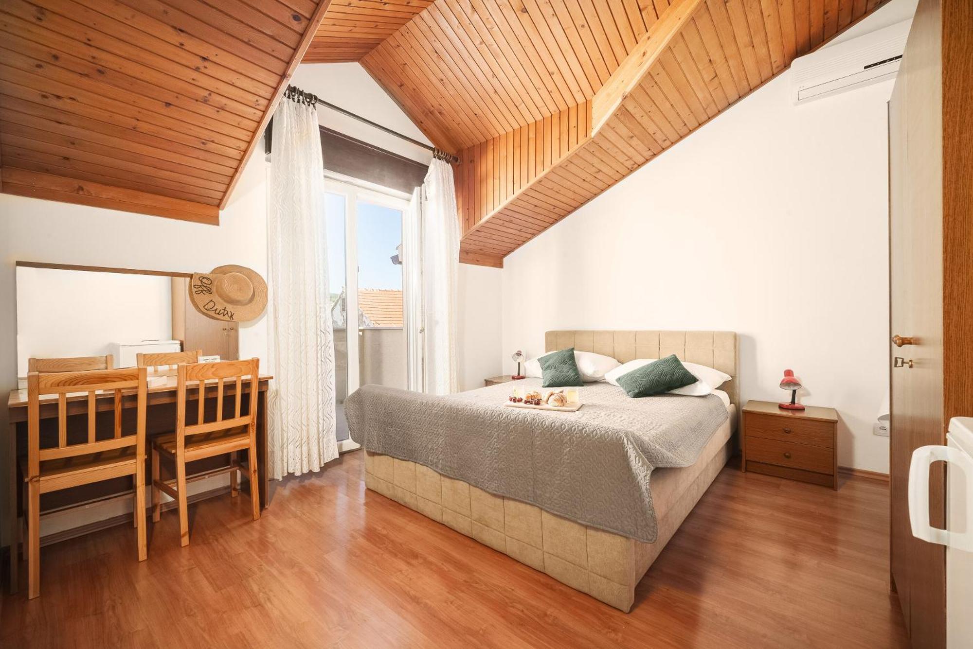 Apartment And Rooms Mrkovic ヴォディツェ エクステリア 写真