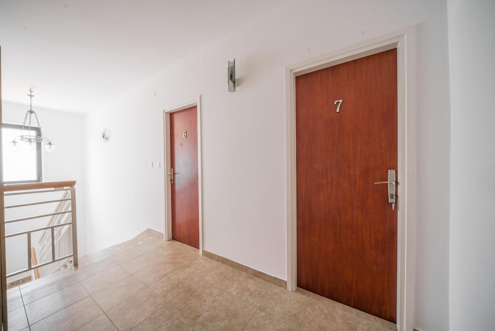 Apartment And Rooms Mrkovic ヴォディツェ エクステリア 写真