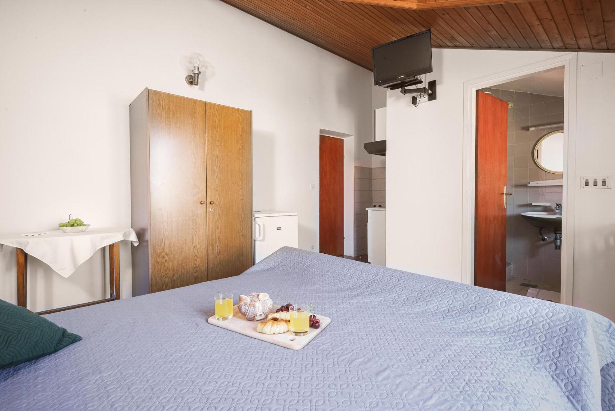 Apartment And Rooms Mrkovic ヴォディツェ エクステリア 写真